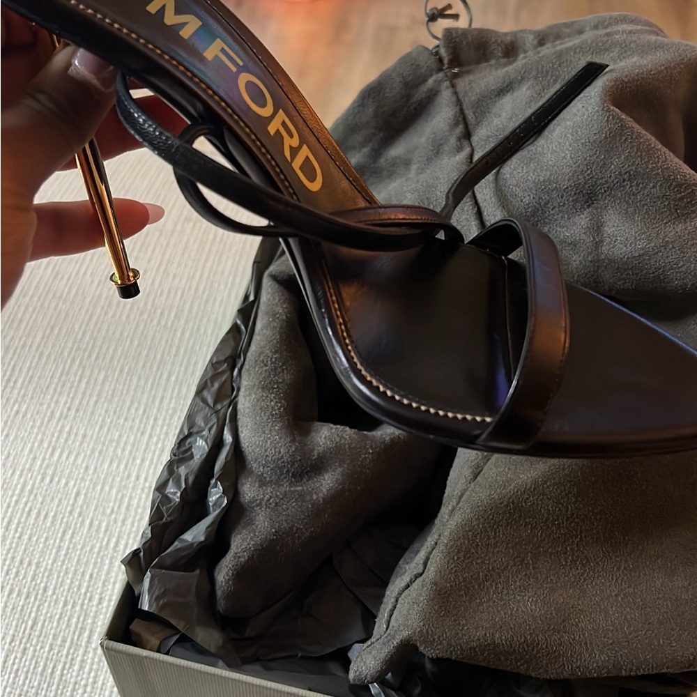 Padlock Pointy Naked Sandal 105